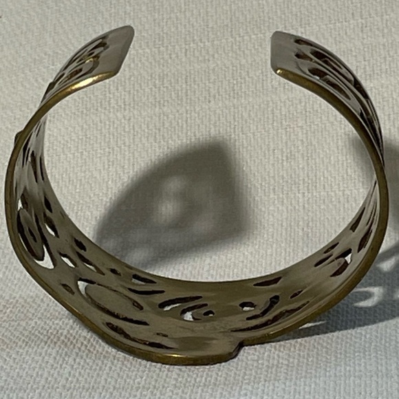 Vintage Metal Filigree Cuff Bracelet‎ - Picture 6 of 9